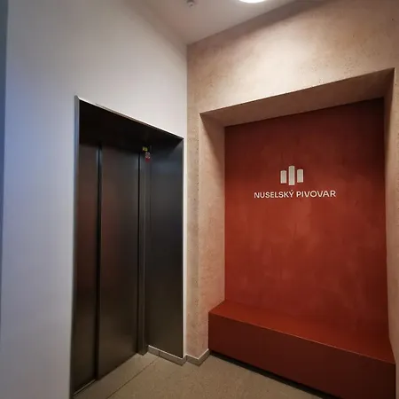 Free Private Parking, Location, Nuslesky Pivovar Sunset Balcony Home, * プラハ