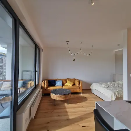 Free Private Parking, Location, Nuslesky Pivovar Sunset Balcony Home,
