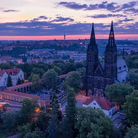 Apartment Free Private Parking, Location, Nuslesky Pivovar Sunset Balcony Home, Prague