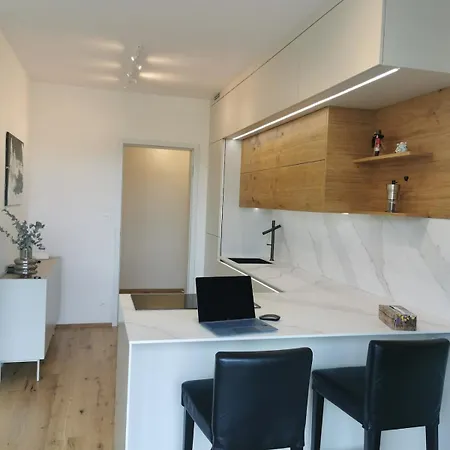 Free Private Parking, Location, Nuslesky Pivovar Sunset Balcony Home,