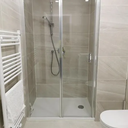 Apartment Free Private Parking, Location, Nuslesky Pivovar Sunset Balcony Home, Prague