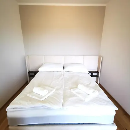 Free Private Parking, Location, Nuslesky Pivovar Sunset Balcony Home,